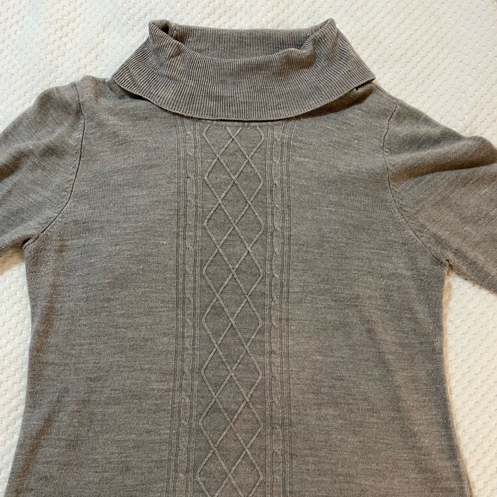Gray cableknit sweater.
